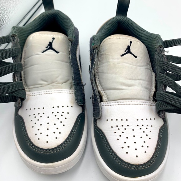 Air Jordan 1/Nike basketball low top hook and loop closure white black sneakers - Picture 11 of 16